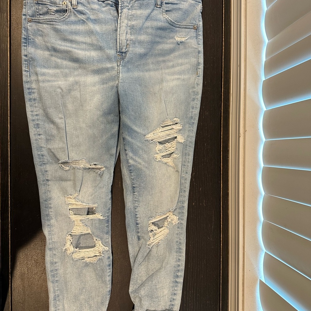 American Eagle Outfitters Light Blue Distressed Women's Jeggings